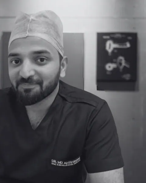 Dr. Ahtesham Aleem, Oral & Maxillofacial Surgeon at Dentologie